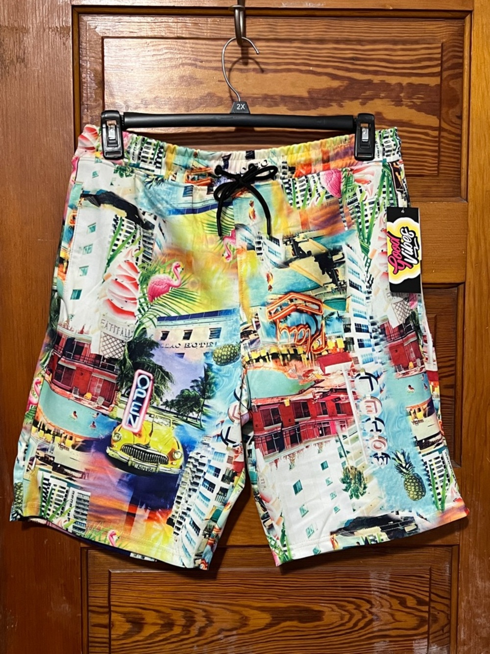 NWT Good Vibes Mens Shorts Size Large Retro Design Flamingo & Neon Print